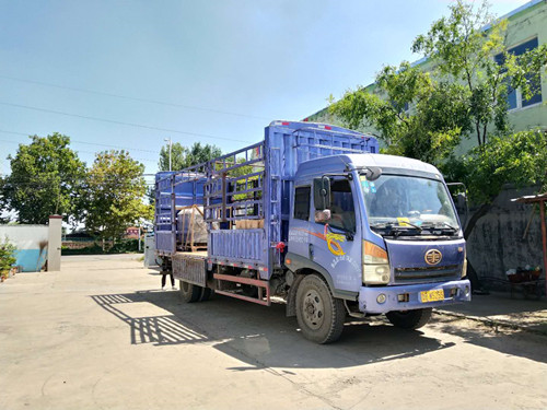 江蘇客戶定制的乳膠發(fā)泡機(jī)發(fā)貨現(xiàn)場