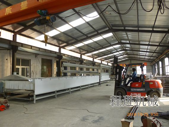 一條做乳膠鞋墊的機(jī)器設(shè)備都有哪些呢。