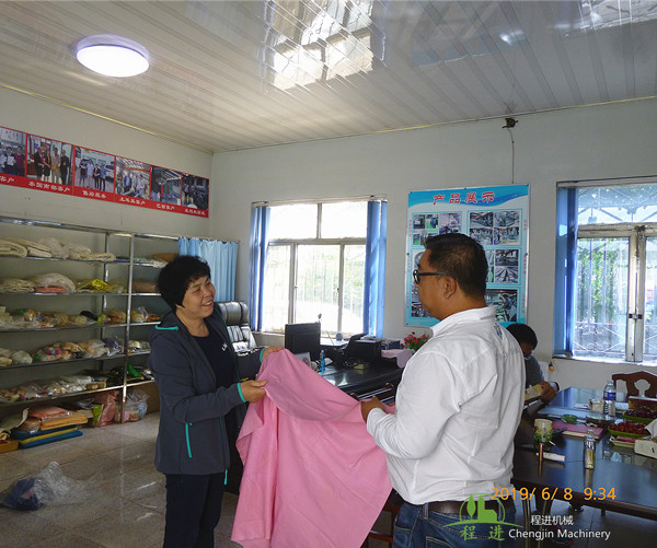 歡迎馬來西亞客戶來公司考察乳膠機械